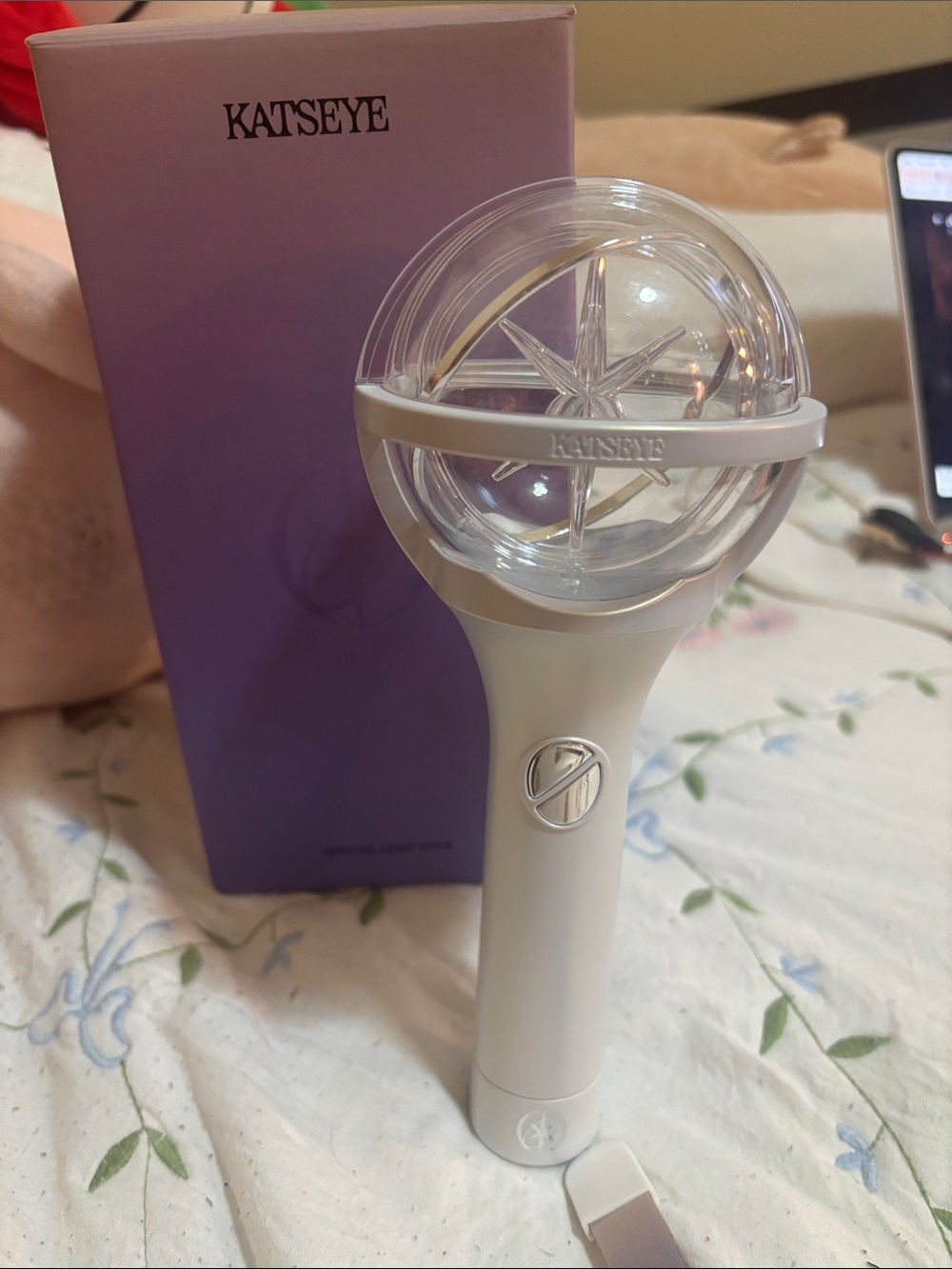Katseye light stick